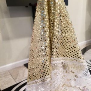 NWOT ELEGANT LARGE DECORATIVE DOILY